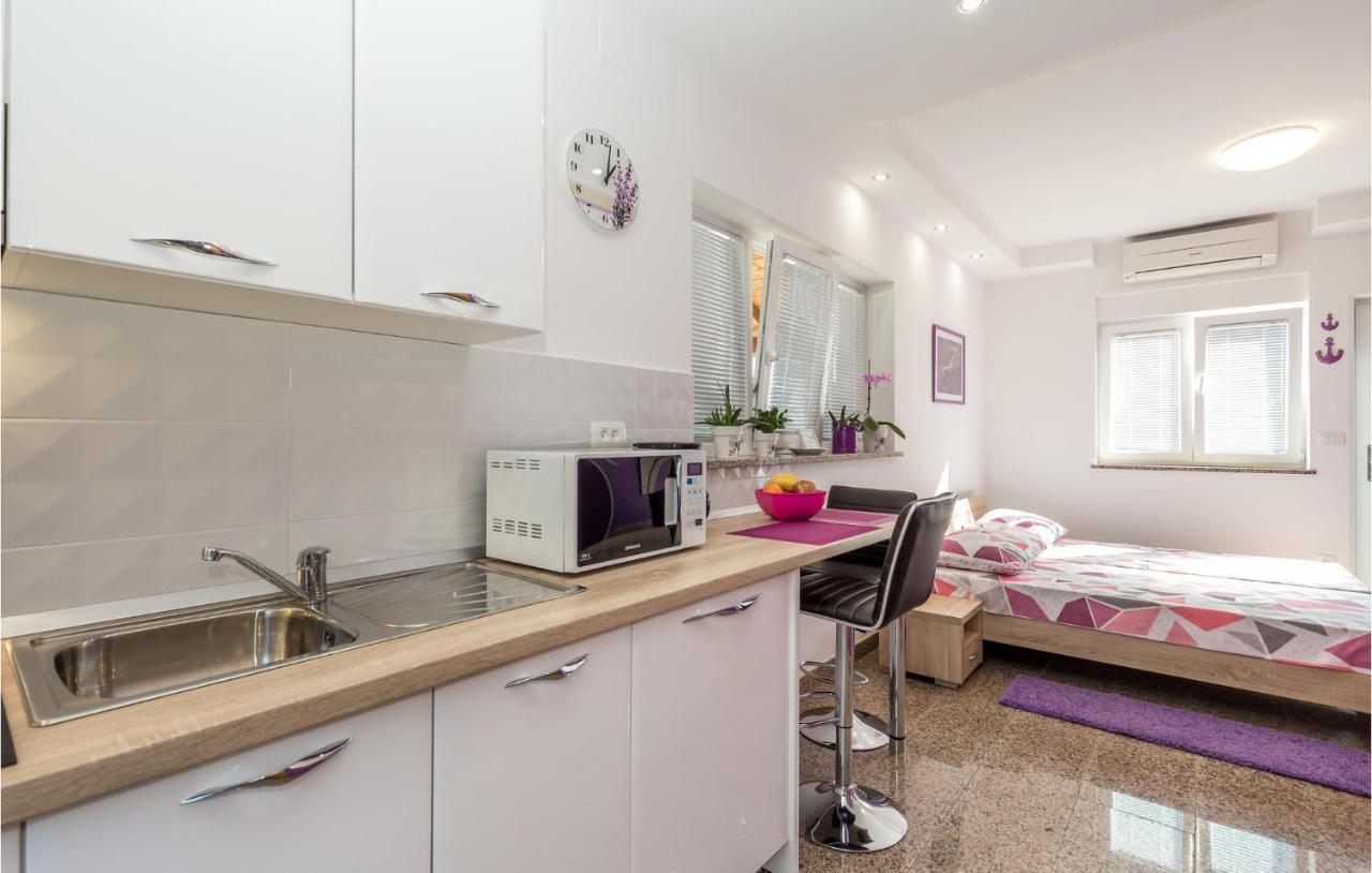 Nice Apartment In Rukavac With Kitchen Exterior foto